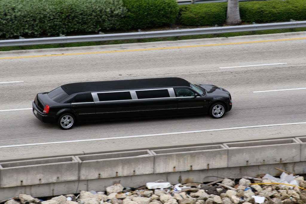 Luximo Limo Service of the Pearland TX | Airport Transportation, | 5010 Apple Springs Dr, Pearland, TX 77584, USA | Phone: (281) 606-4090