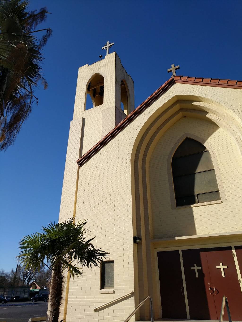 Holy Cross Church | 1321 Anna St, West Sacramento, CA 95605, USA | Phone: (916) 371-1211