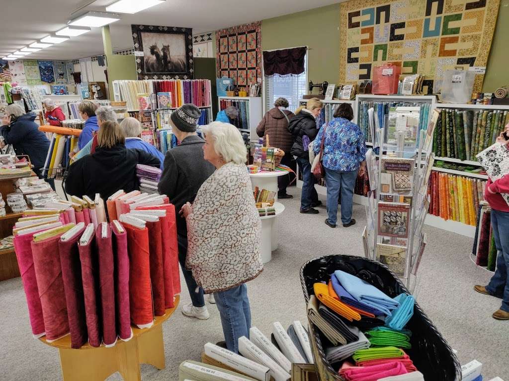 Hunters Quilt Mart | 573 NW US Hwy 50, Centerview, MO 64019, USA | Phone: (660) 656-3325