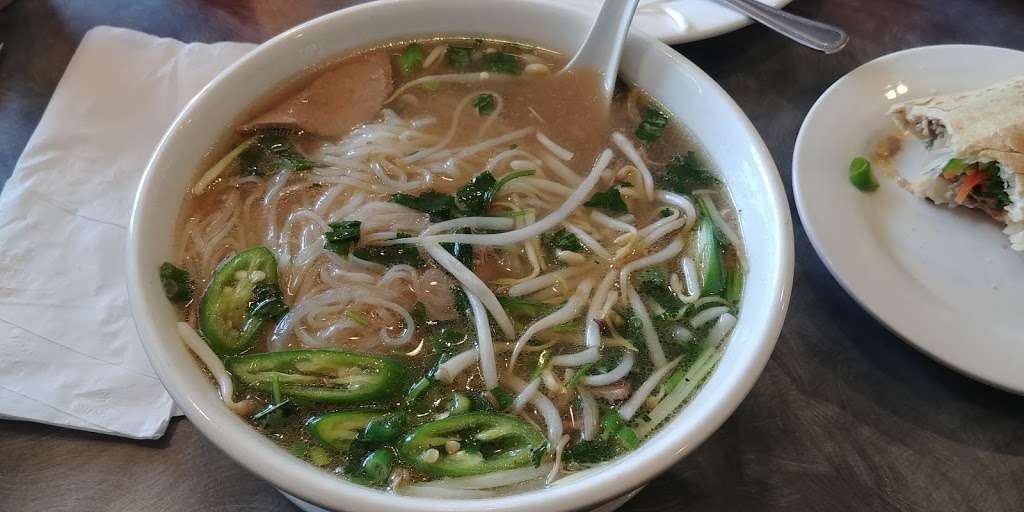 Pho King Awesome Waukesha | 316 W Sunset Dr, Waukesha, WI 53189, USA | Phone: (262) 549-0112