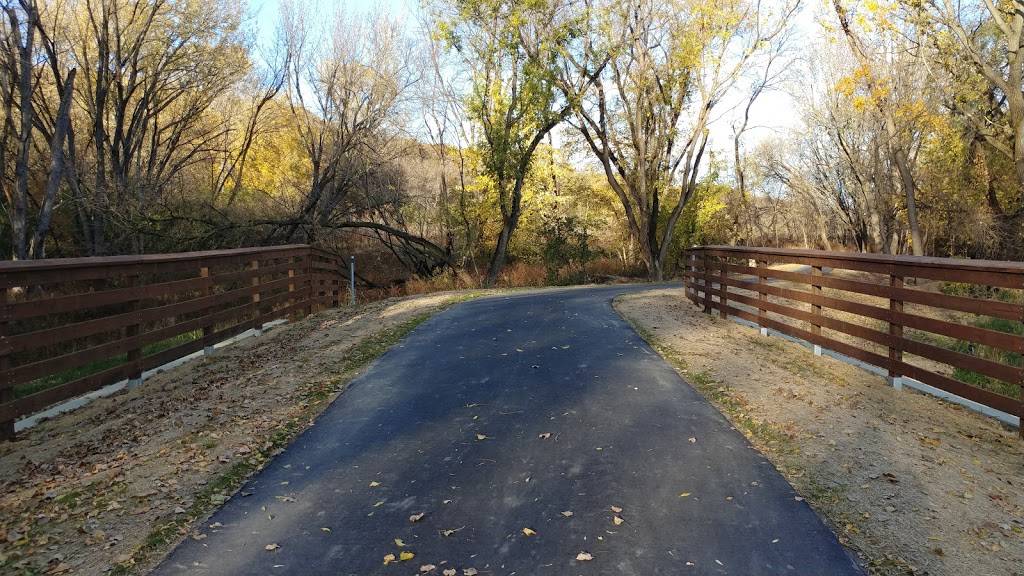 Minnesota Valley National Wildlife Refuge—Bloomington Education and Visitor Center | 3815 American Blvd E, Bloomington, MN 55425, USA | Phone: (952) 854-5900