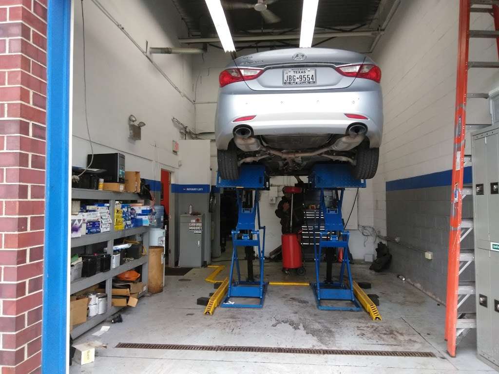 Euroworx/Everything Auto & Tire | 1500 E Algonquin Rd, Algonquin, IL 60102, USA | Phone: (866) 843-9679