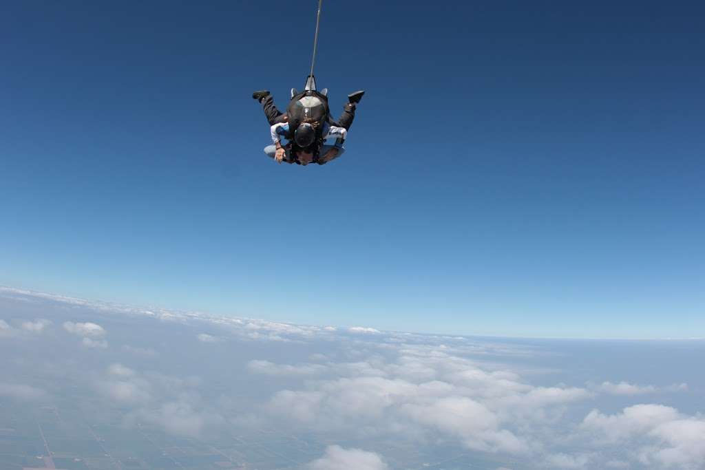 Skydive Chicago | 3215 E 1969th Rd, Ottawa, IL 61350, USA | Phone: (815) 433-0000