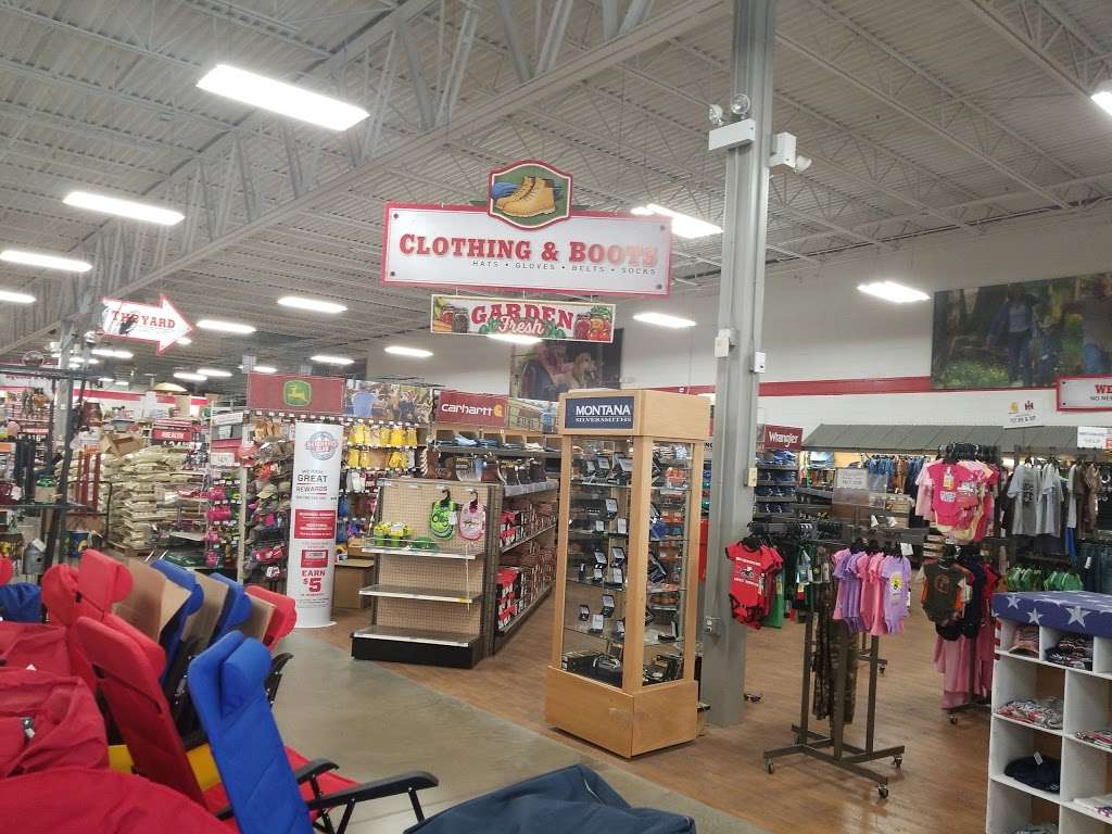 Tractor Supply Co. | 9957 Earl Dr, St John, IN 46373, USA | Phone: (219) 365-0117