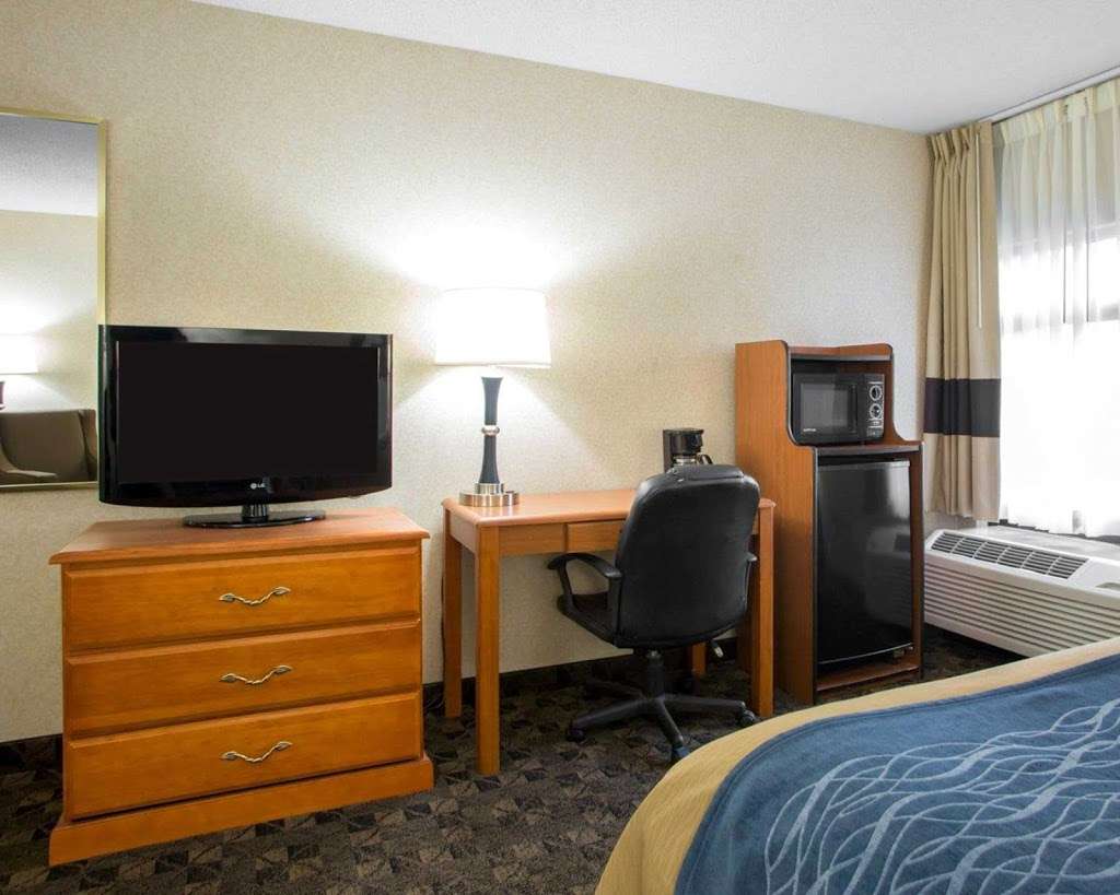 Quality Inn & Suites | 2300 Willowcreek Rd, Portage, IN 46368 | Phone: (219) 763-7177