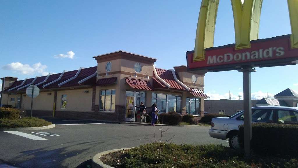 McDonalds | 7700 Island Ave, Philadelphia, PA 19153 | Phone: (215) 365-1920