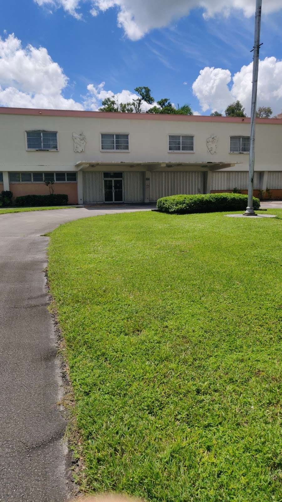 South Florida State Hospital | 800 E Cypress Dr, Pembroke Pines, FL 33025, USA | Phone: (954) 392-3000