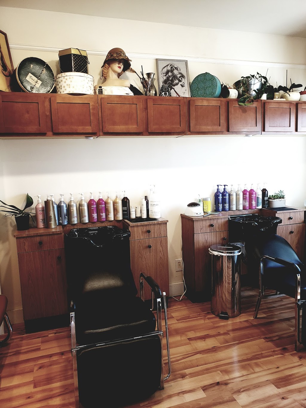 House of Lillth Hair Designers | 2235 San Pablo Ave, Pinole, CA 94564, USA | Phone: (510) 724-1454