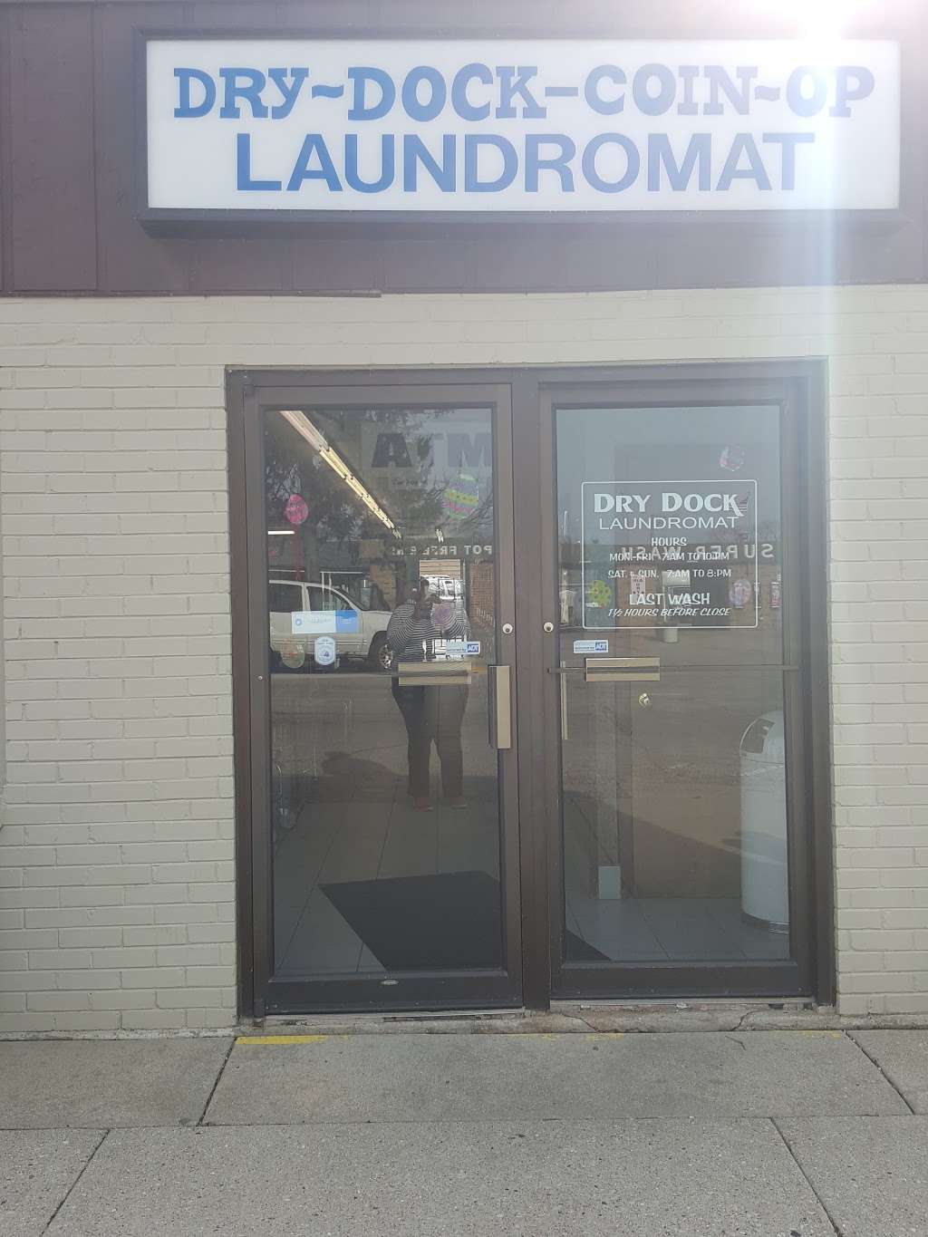Dry Dock Laundromat | 509 Washington St, Ingleside, IL 60041, USA | Phone: (847) 587-5445