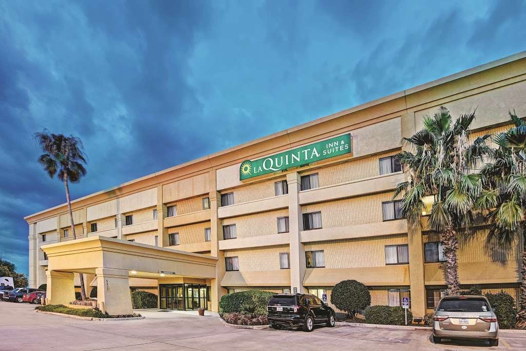 La Quinta Inn & Suites Houston Baytown East | 5215 I-10, Baytown, TX 77521, USA | Phone: (281) 421-5566