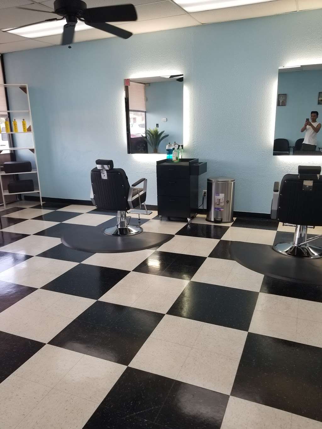 Henrys Hair Salon | 1598 S Valley Pkwy Ste 104, Lewisville, TX 75067 | Phone: (214) 516-5882