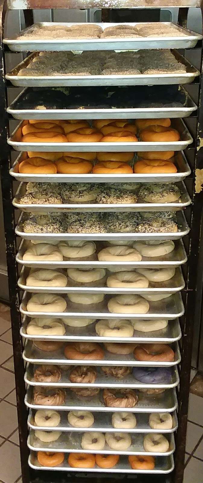 Seguine Hot Bagels | 5840 Amboy Rd, Staten Island, NY 10309, USA | Phone: (718) 966-6097