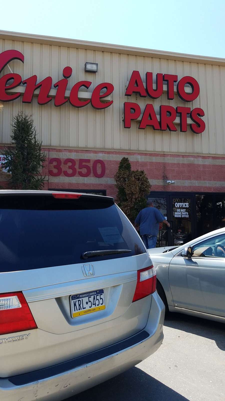 LKQ Venice Auto Parts | 3350 S 61st St, Philadelphia, PA 19153, USA | Phone: (800) 523-1600