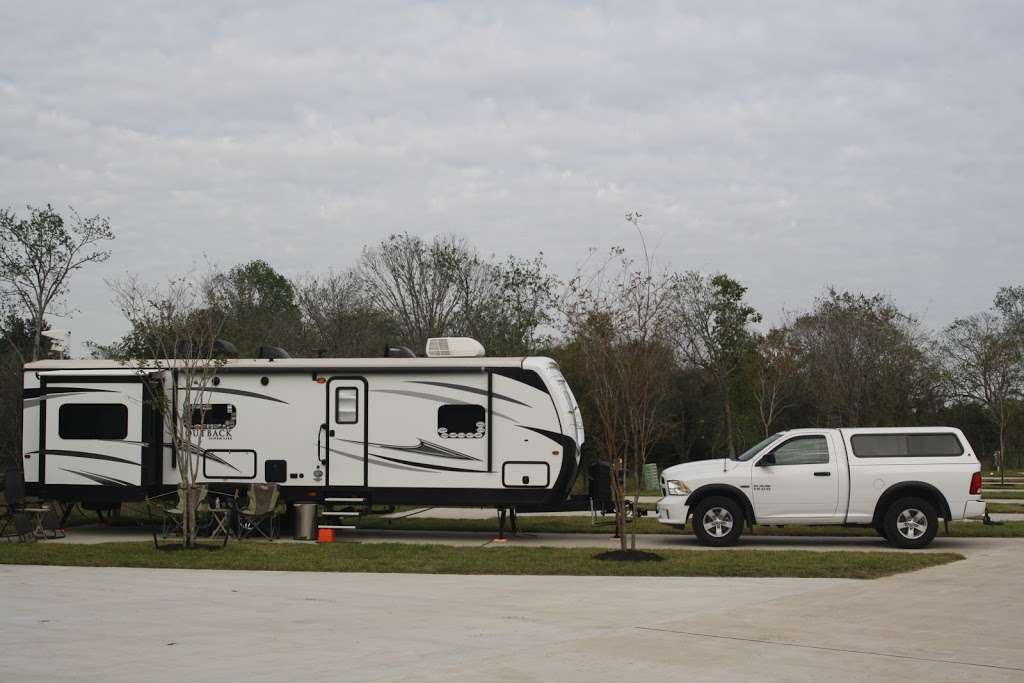 Pearland RV Park | 4215 Bedynek Rd, Manvel, TX 77578, USA | Phone: (281) 607-3587