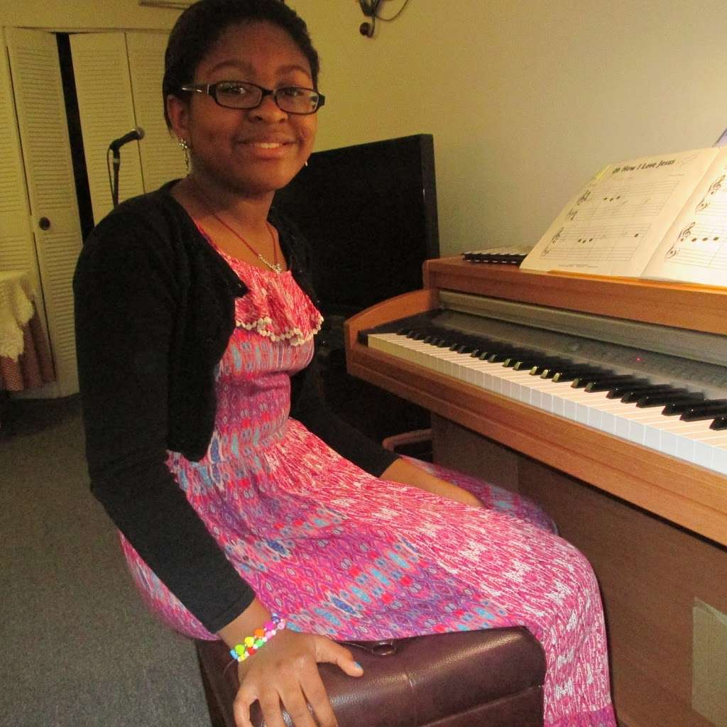 Piano and Voice Lessons with Mary Parker | 1 Stagecoach Rd Lamplighter Village Blg. 3 Apt.#304, Canton St, Canton, MA 02021, USA | Phone: (781) 575-1807