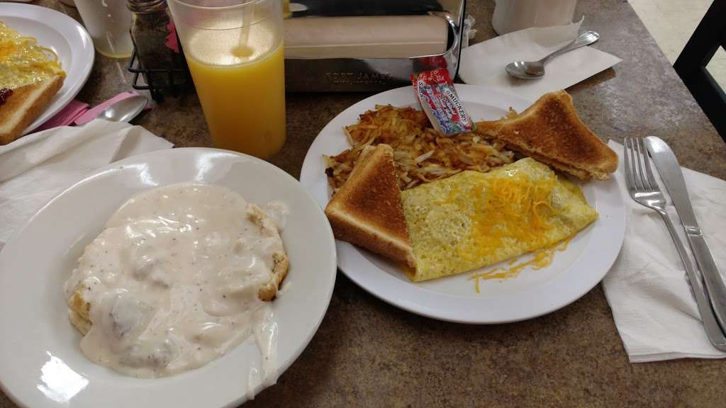 Daddys 10-13 Diner | 1003 E Main St, Richmond, MO 64085, United States | Phone: (816) 776-1013