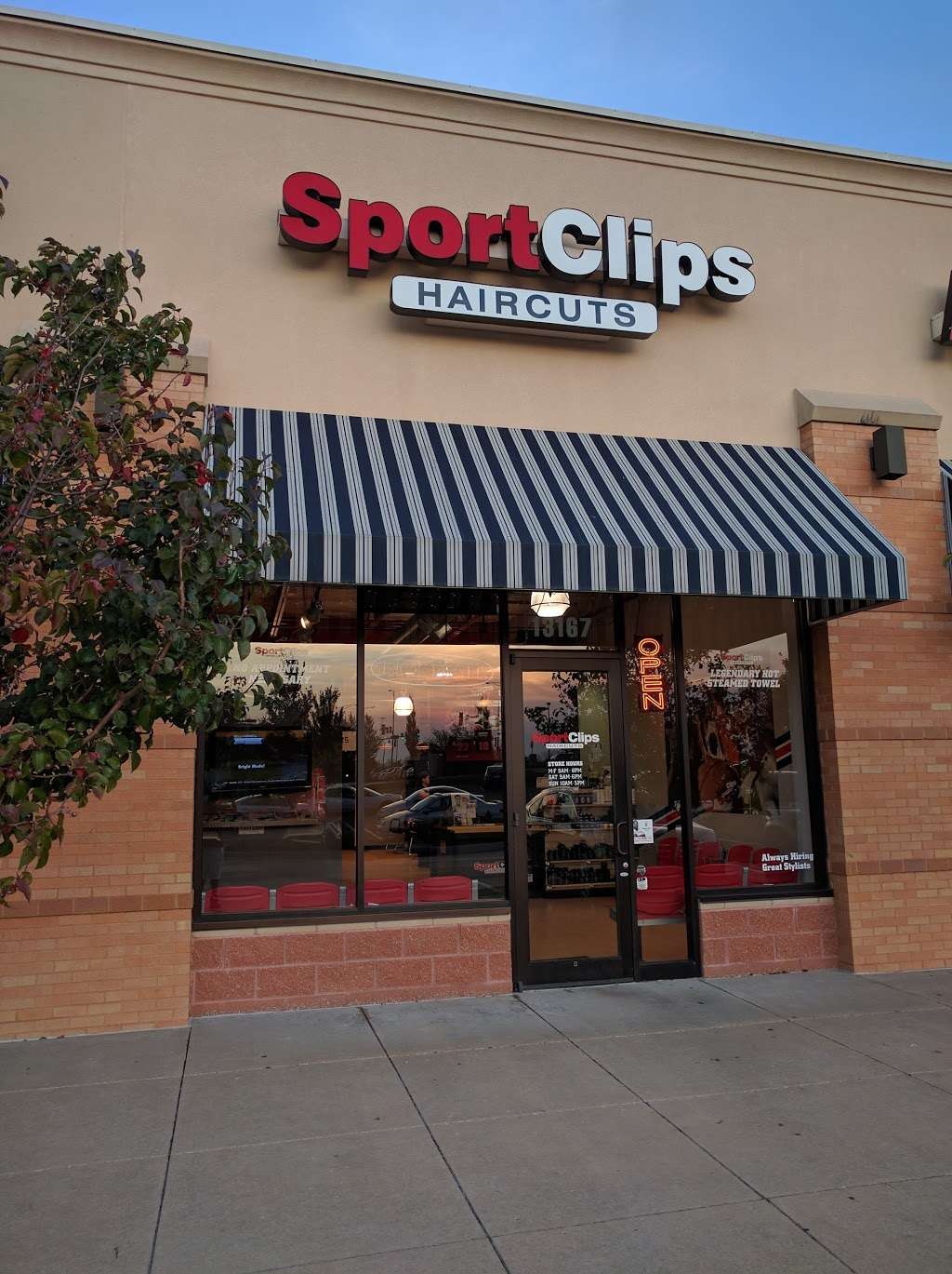 Sport Clips Haircuts of Stateline | 13167 State Line Rd, Kansas City, MO 64145, USA | Phone: (816) 942-8217