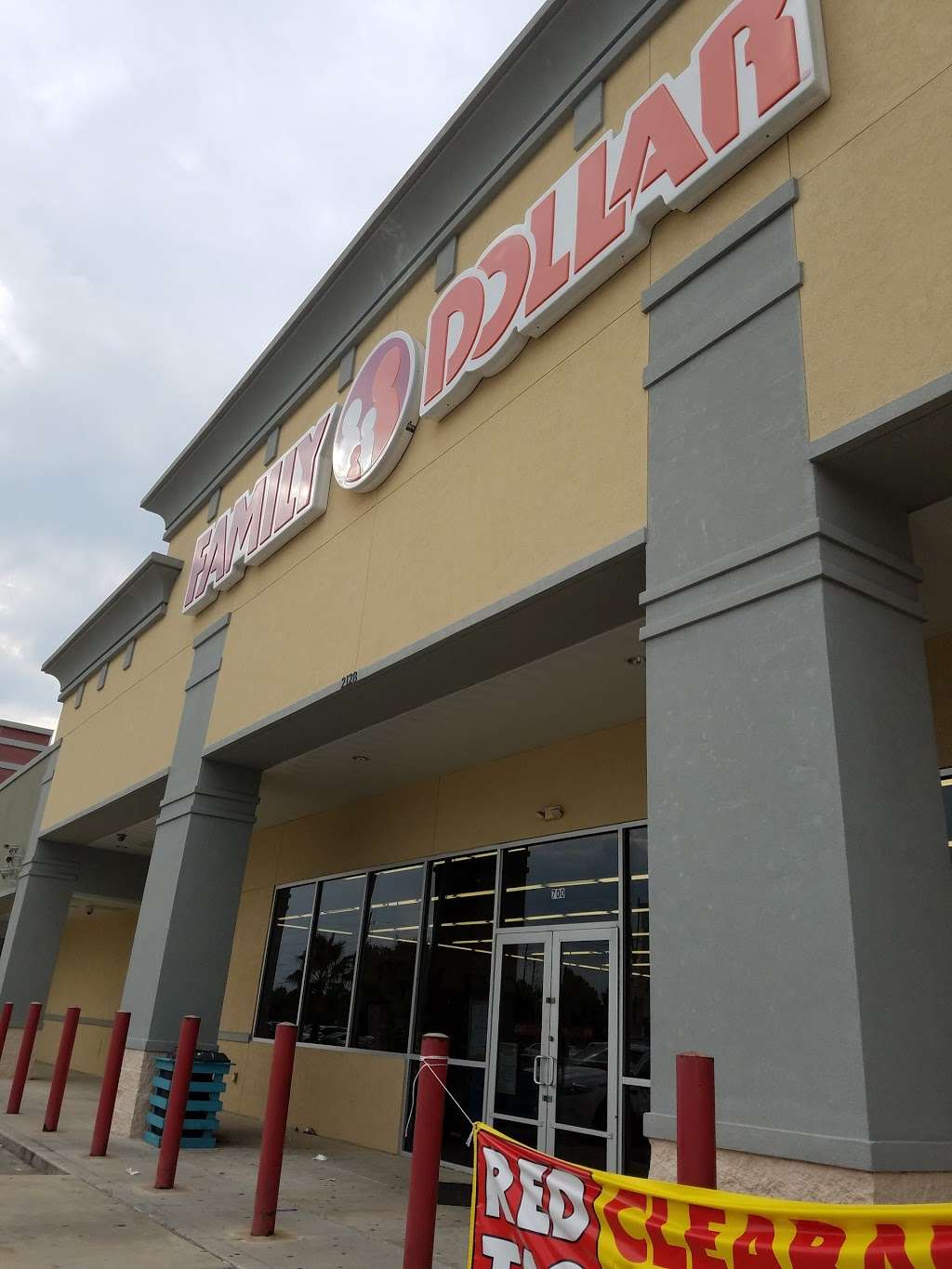 Family Dollar | 2128 Spears Rd #700, Houston, TX 77067, USA | Phone: (281) 586-6090