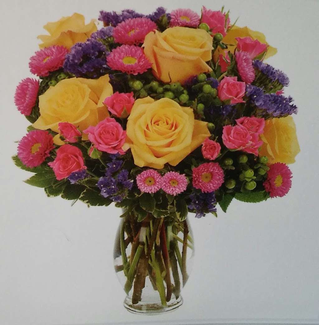 Designscapes By LEH Florist | 1522 Pine Grove Ave, Round Lake Beach, IL 60073, USA | Phone: (847) 308-0706