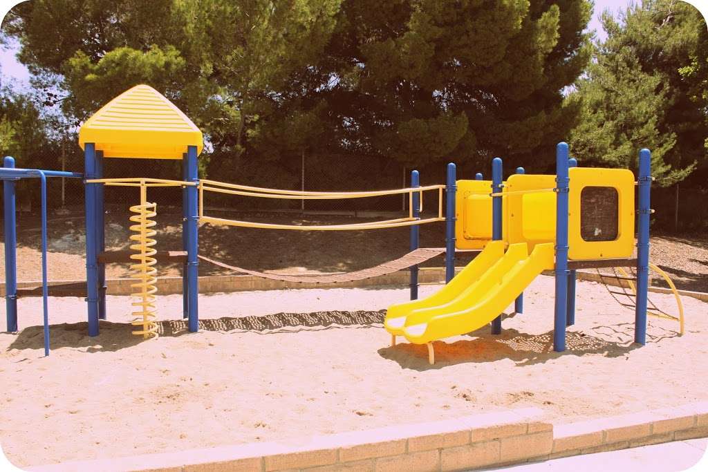 Fiore Playfield | E Avenida De Los Arboles, Thousand Oaks, CA 91360 | Phone: (805) 495-6471