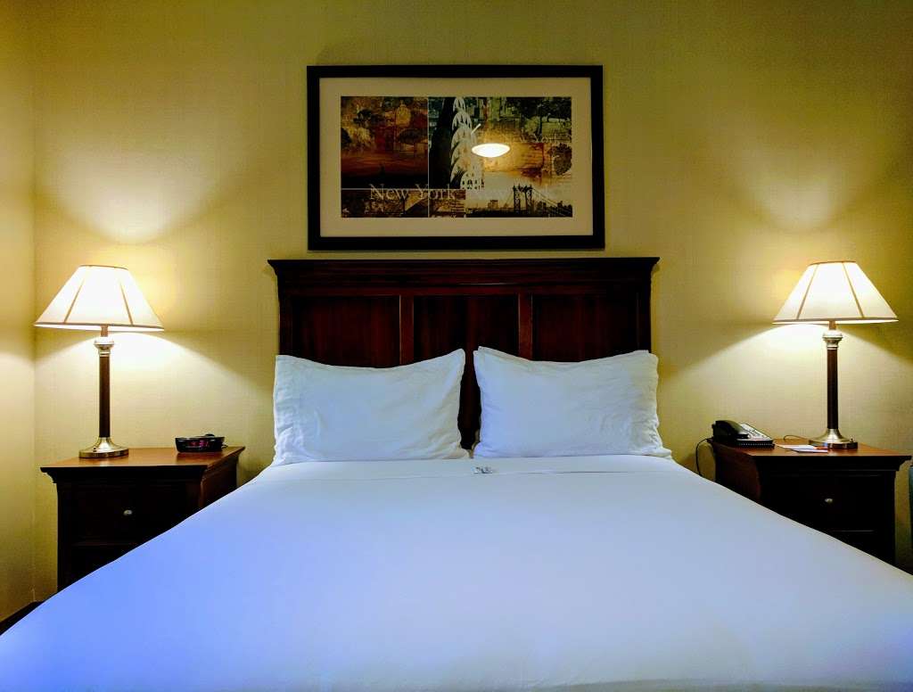 Holiday Inn Express Fort Hamilton | 107 Schum Ave, Brooklyn, NY 11252, USA | Phone: (718) 439-2340