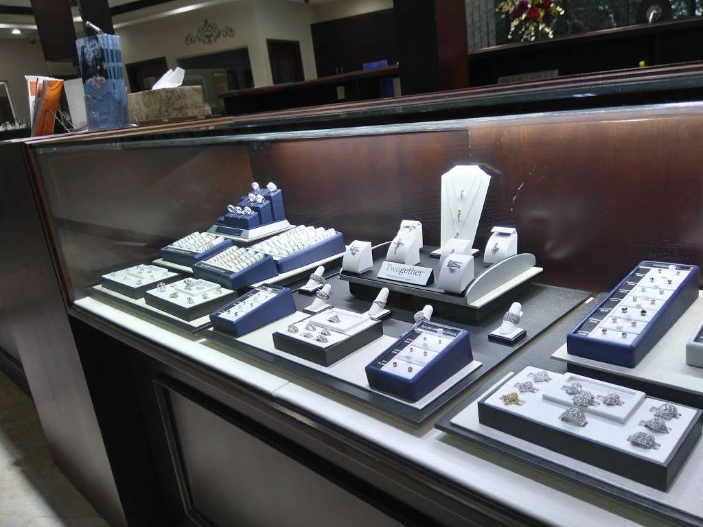 International Diamond Center | 4104 Millenia Blvd #105, Orlando, FL 32839 | Phone: (407) 903-9494