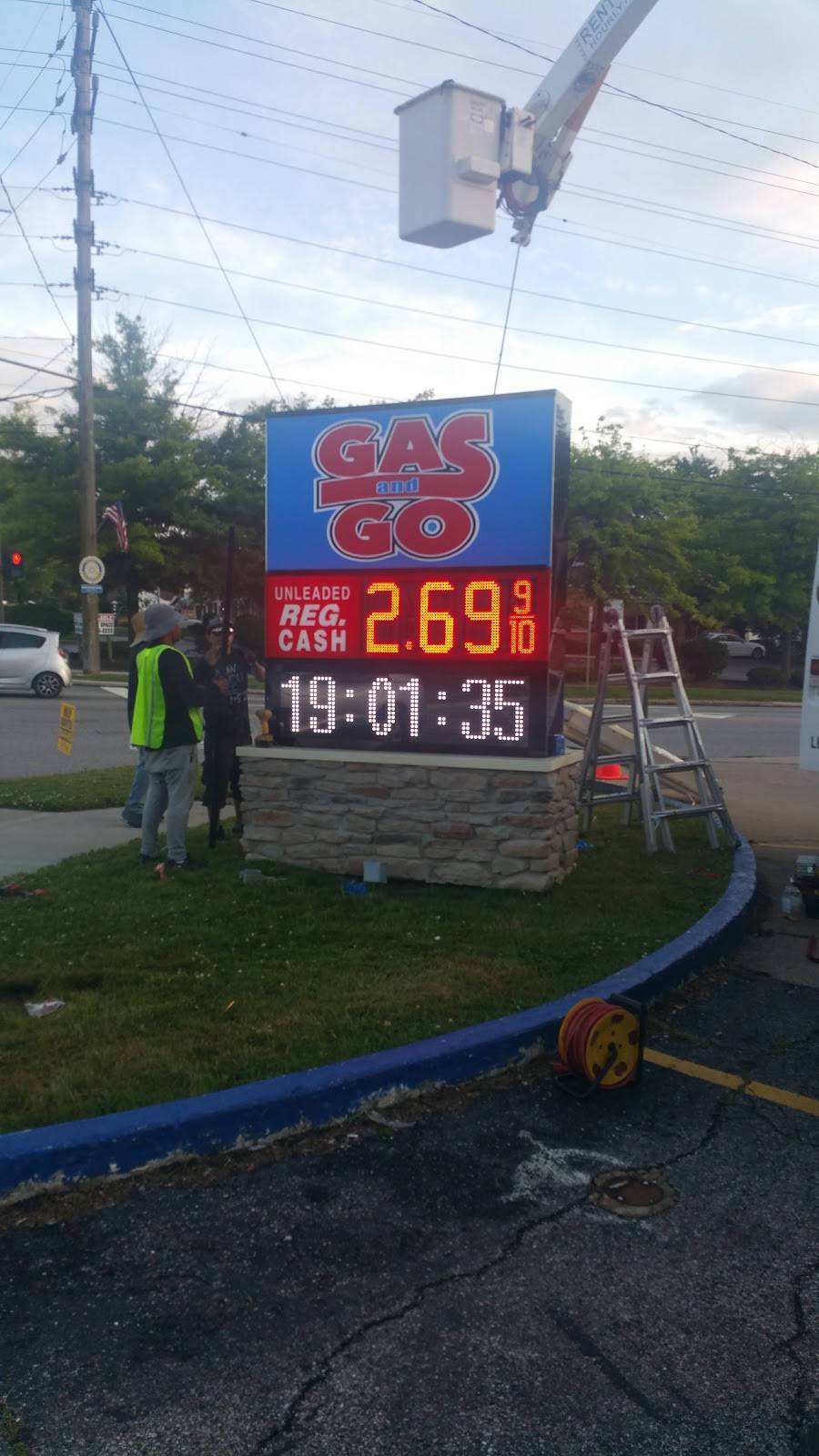 GAS & GO | 456 Richmond Rd, Cleveland, OH 44143, USA | Phone: (216) 481-8600