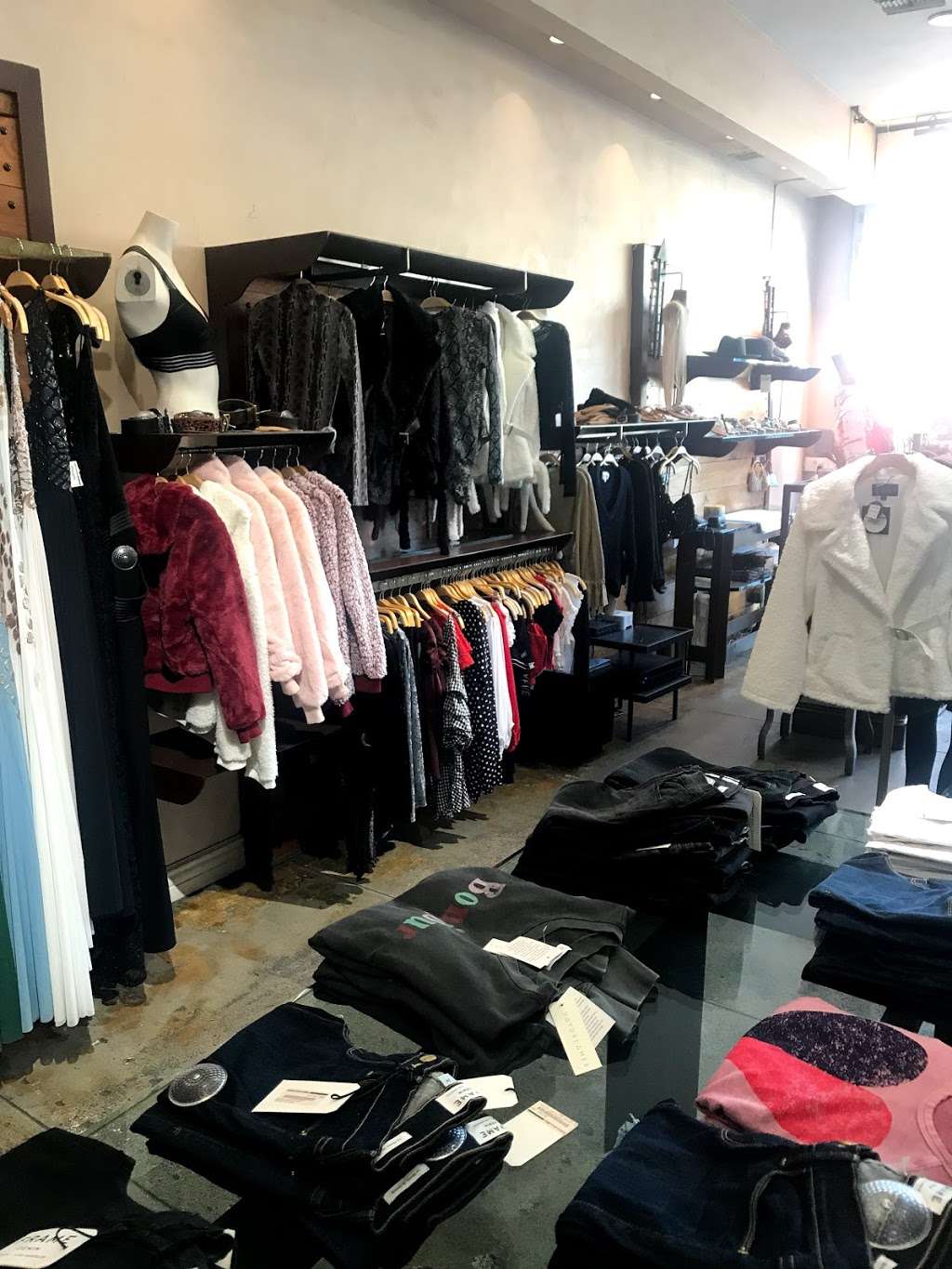 Unica Melrose | 7524 Melrose Ave, Los Angeles, CA 90046, USA | Phone: (323) 658-6662