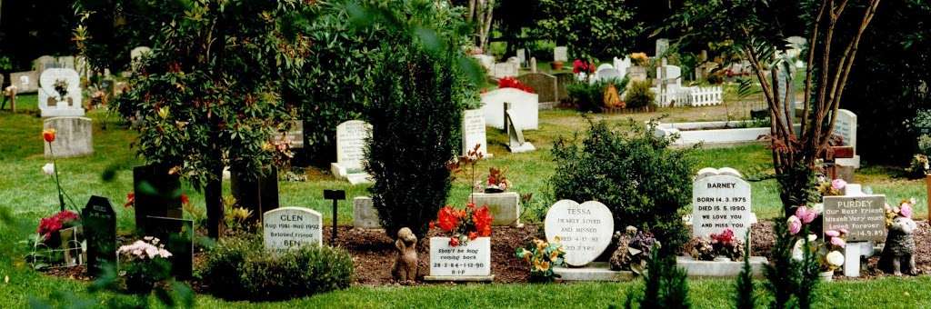 Chestnut Lodge Pet Crematorium and Pet Cemetery | Chestnut Lodge, Furnace Farm Rd, Felbridge, East Grinstead RH19 2PU, UK | Phone: 01342 712976