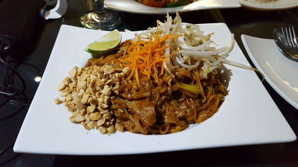 Bree Thai Restaurant | 5306 S Central Ave, Chicago, IL 60638, USA | Phone: (773) 767-3200