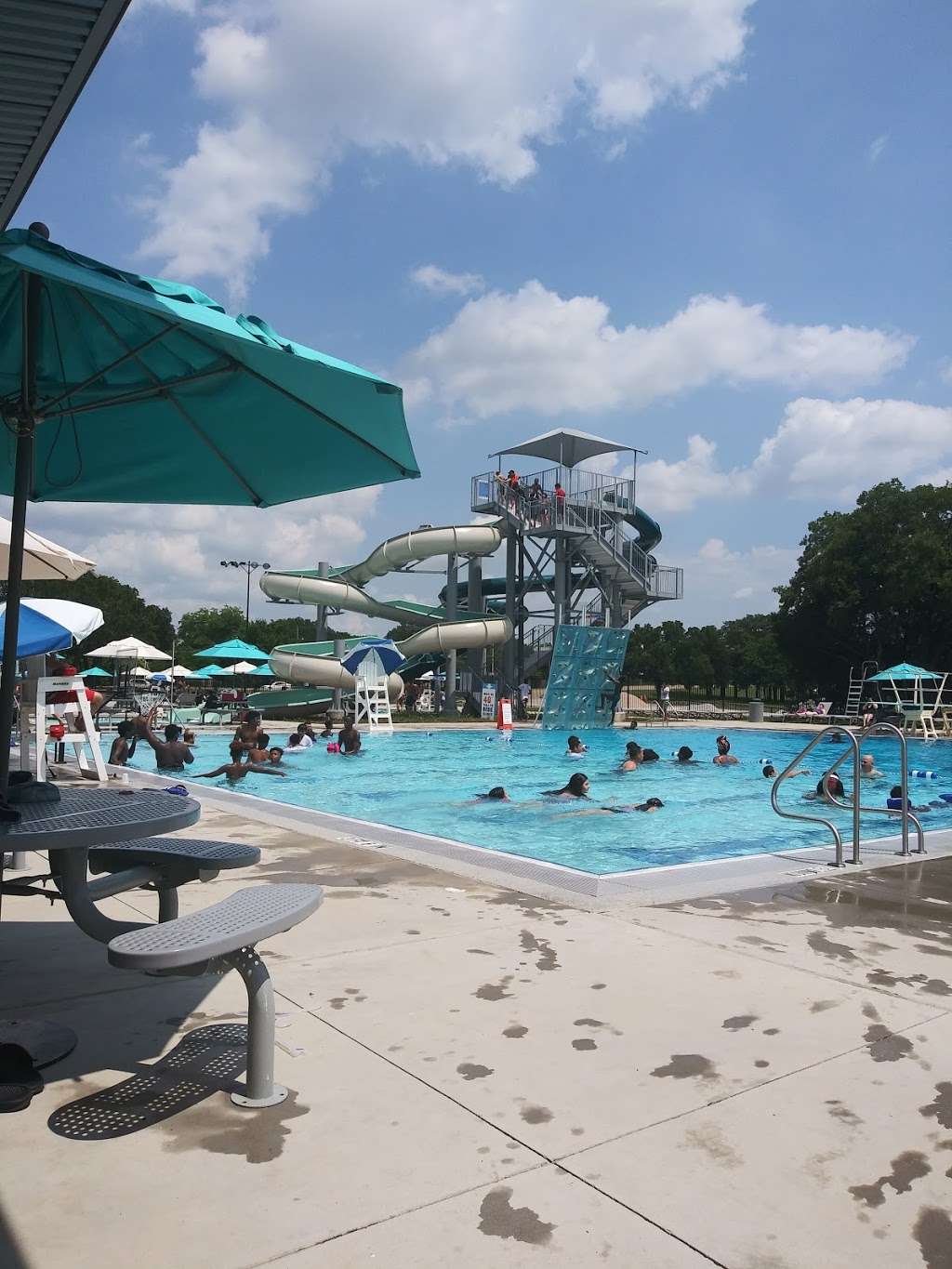 The Cove Aquatic Center at Crawford | 375 S Prairie Creek Rd, Dallas, TX 75217, USA | Phone: (214) 670-6720