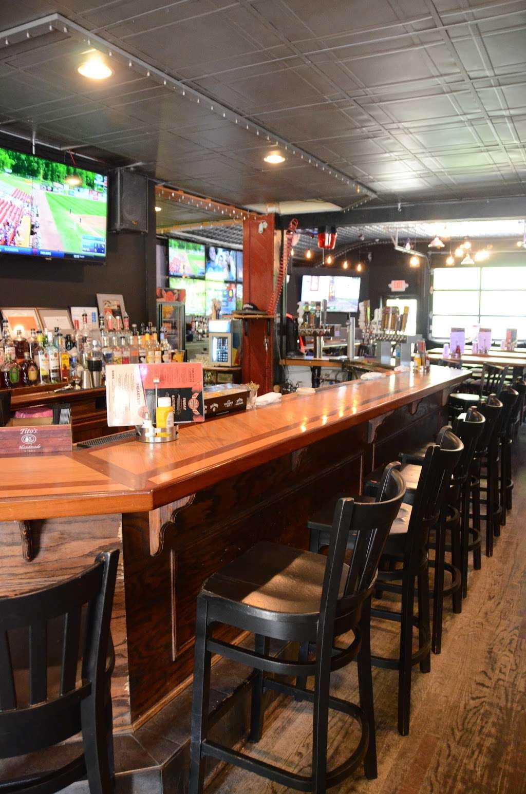 JohnnyZ Pour House | 10936 Sheridan Rd, Pleasant Prairie, WI 53158 | Phone: (262) 564-5756