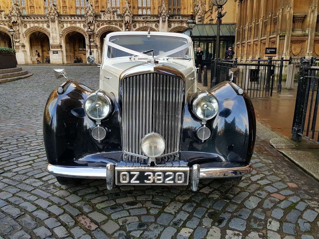 Wedding Car Hire London - LuxWeddingCar ltd | 10, Norton House, Roman Rd, London E2 0ST, UK | Phone: 020 8980 3778