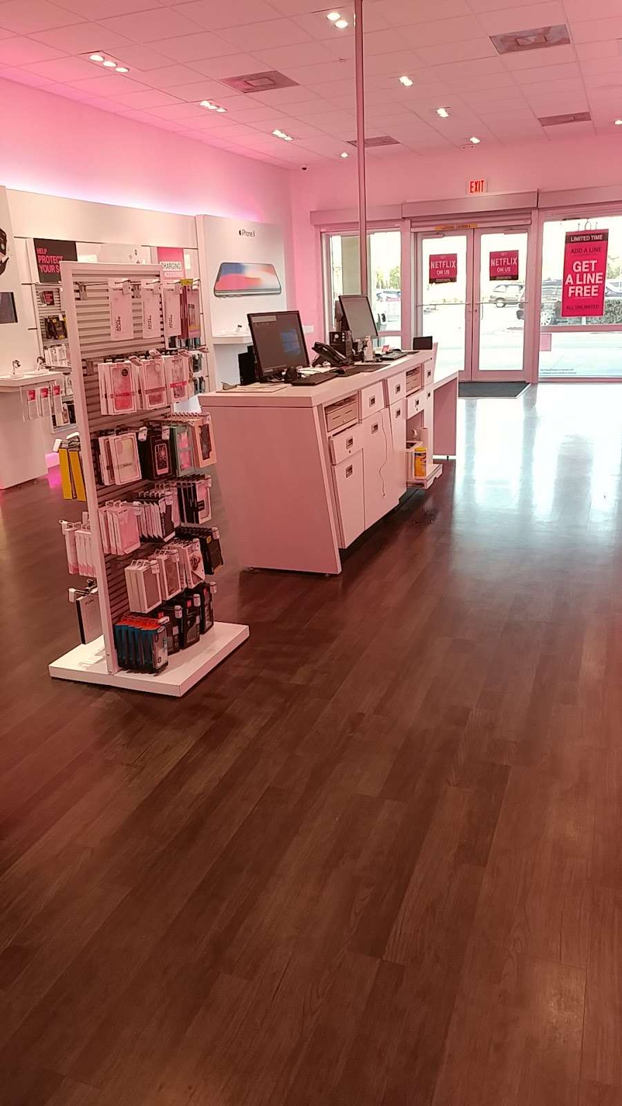 T-Mobile | 3753 NW 167th St #101, Miami Gardens, FL 33055, USA | Phone: (786) 565-9906