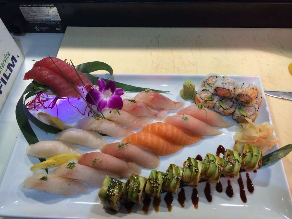 Sushi Bay | 9623 E County Line Rd Ste C, Centennial, CO 80112 | Phone: (303) 792-7082