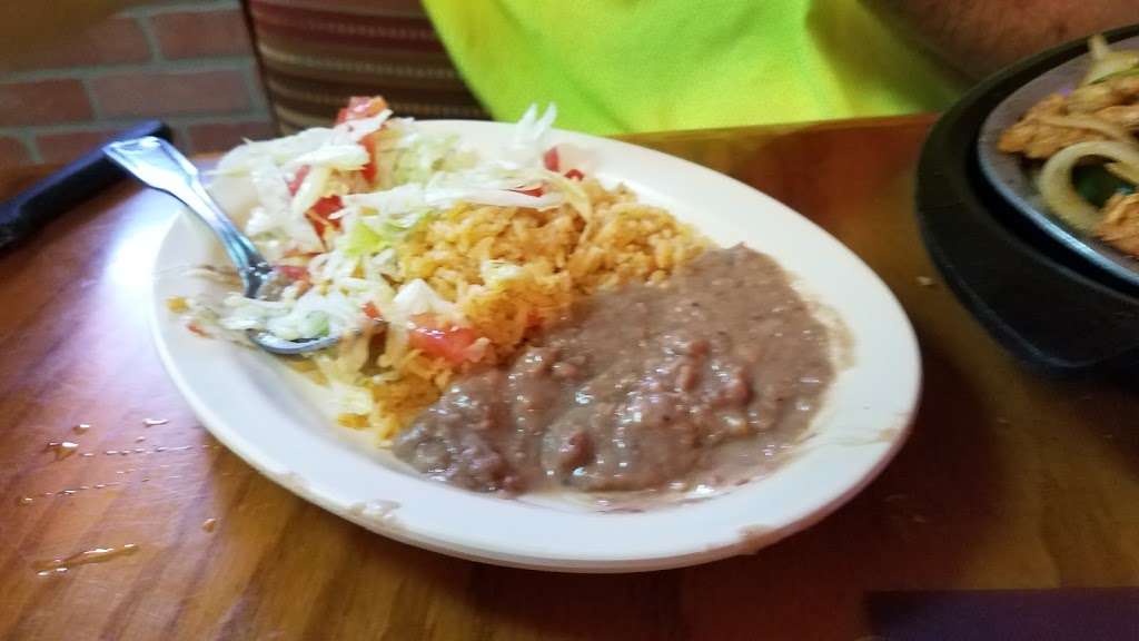 El Korita Restaurant & Marisco | 3107 N Orange Blossom Trail, Zellwood, FL 32798, USA | Phone: (407) 814-9933