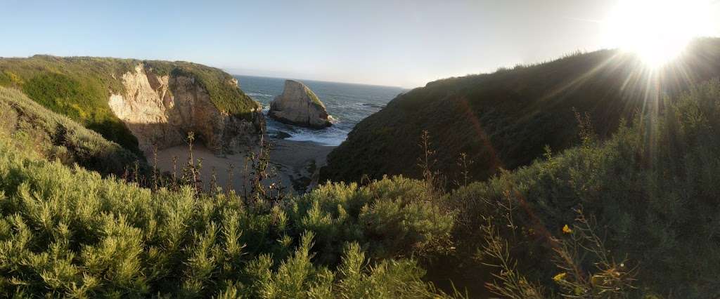 Shark Fin Cove Parking Lot | Davenport, CA 95017, USA