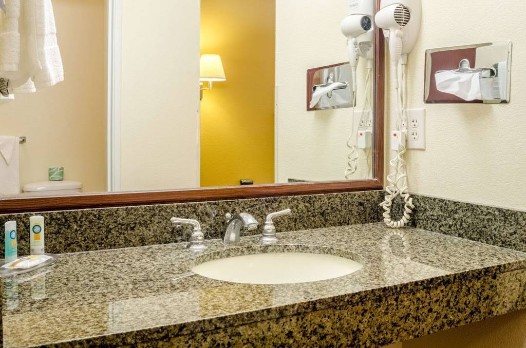 Quality Inn & Suites | 792 E Beaumont St, Park City, KS 67219, USA | Phone: (316) 927-3900