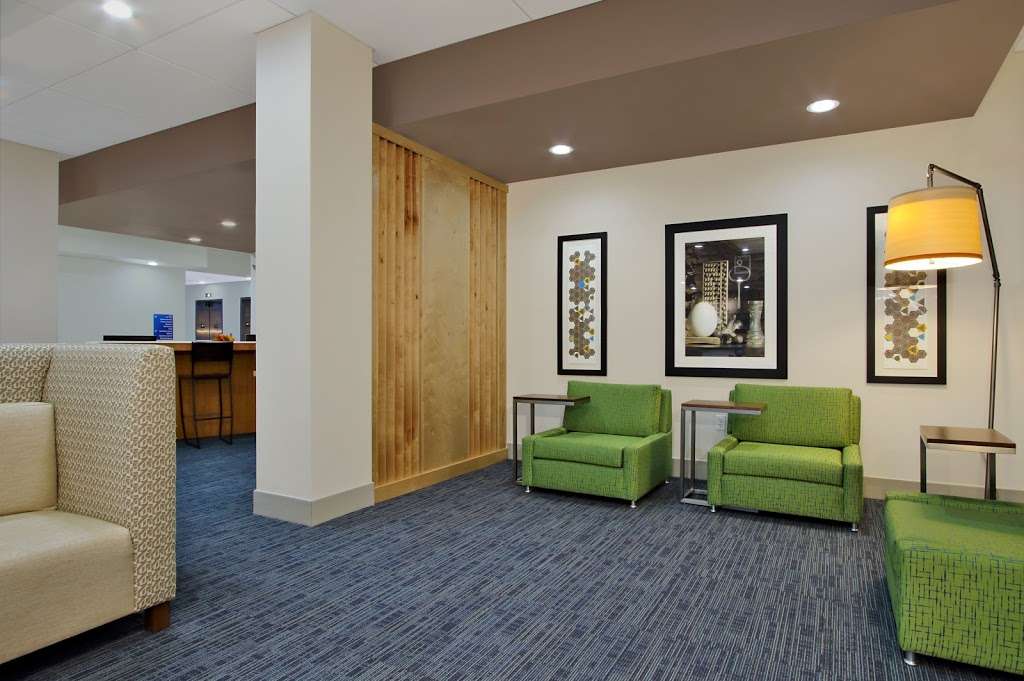 Holiday Inn Express & Suites Brookshire - Katy Freeway | 34103 Katy Fwy, Brookshire, TX 77423, USA | Phone: (281) 934-2229