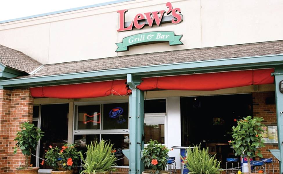 Lews Grill & Bar | 7539 Wornall Rd, Kansas City, MO 64114, USA | Phone: (816) 444-8080