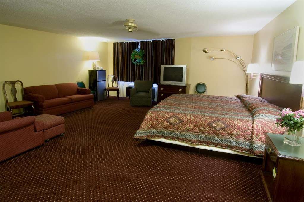 Americas Best Value Inn Foxboro | 105 Washington St, Foxborough, MA 02035 | Phone: (508) 543-4000