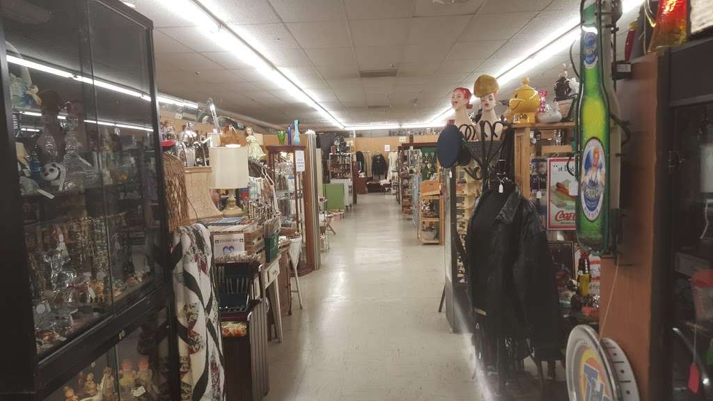 Old Glory Antique Market Place | 5862 Urbana Pike, Frederick, MD 21704, USA | Phone: (301) 662-9173