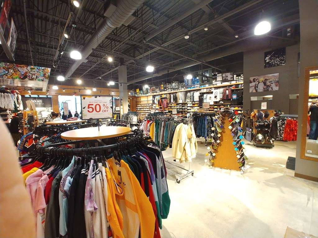 Zumiez | 11404 Pines Blvd #756, Pembroke Pines, FL 33027, USA | Phone: (954) 443-7825