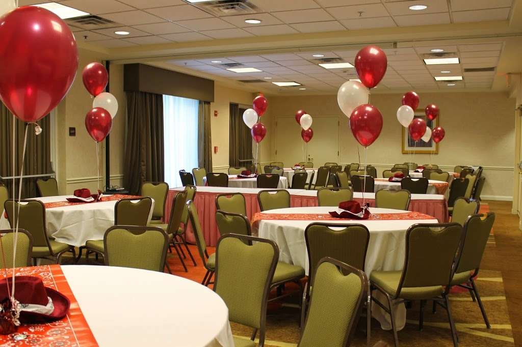 Hilton Garden Inn Addison | 551 N Swift Rd, Addison, IL 60101 | Phone: (630) 691-0500