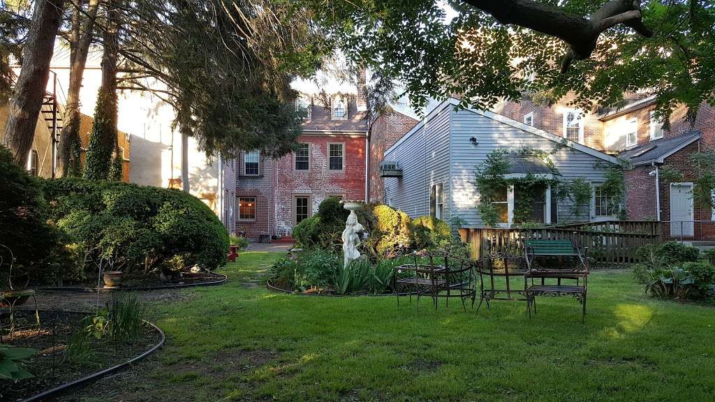 The Lily Inn | 214 High St, Burlington, NJ 08016, USA | Phone: (888) 900-5459