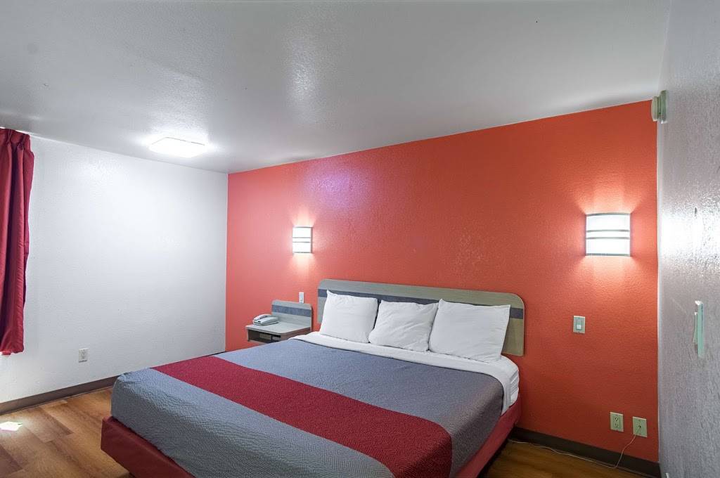 Motel 6 Oklahoma City, OK - South | 1337 SE 44th St, Oklahoma City, OK 73129, USA | Phone: (405) 601-3977