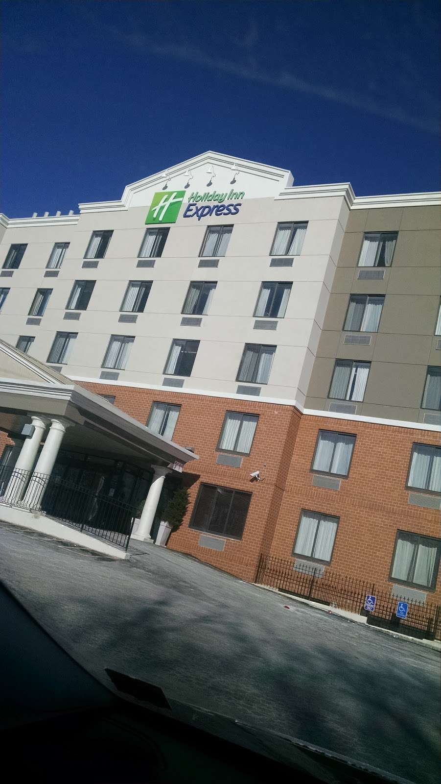 Holiday Inn Express STATEN ISLAND WEST | 300 Wild Ave, Staten Island, NY 10314, USA | Phone: (718) 370-8777