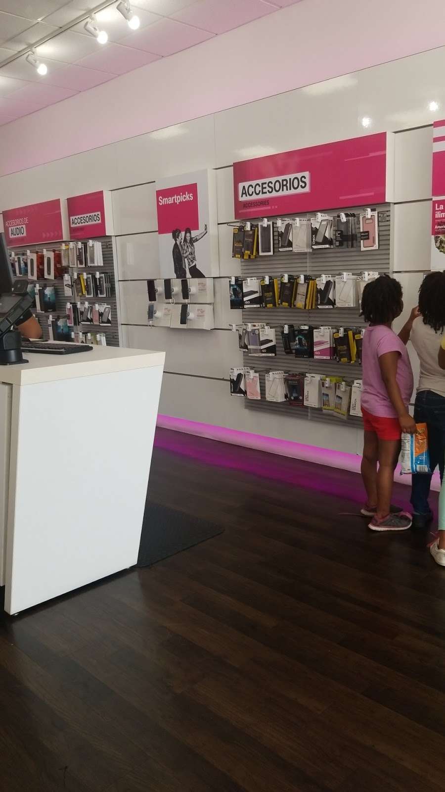 T-Mobile | 5215 S John Young Pkwy, Orlando, FL 32839, USA | Phone: (407) 857-2814