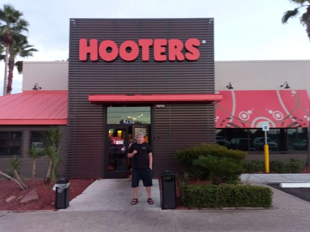 Hooters | 4710 Interstate 10 E, Baytown, TX 77521, USA | Phone: (832) 514-2586