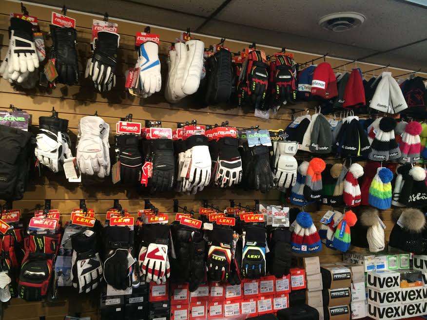 Winter Globe Sports | 6152 W Belmont Ave, Chicago, IL 60634, USA | Phone: (773) 736-0900